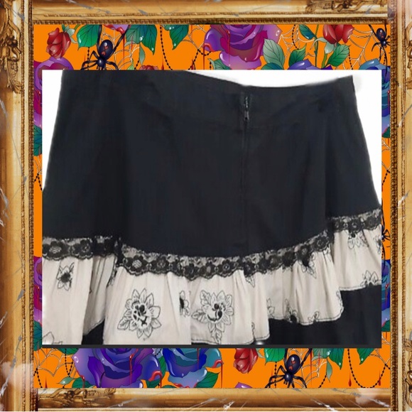 🚨Final Sale 🧚♀️Tripp NYC Skull Floral Lace Tiered Mini Skirt - Picture 13 of 16